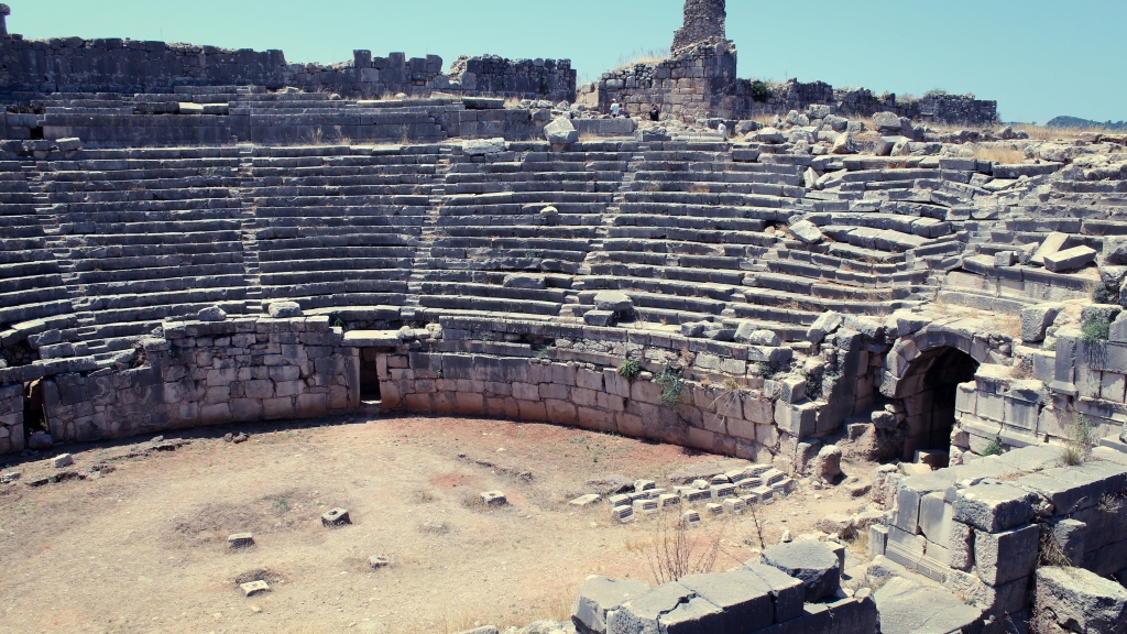photo of the ruins of a roman-style arena in Turkey